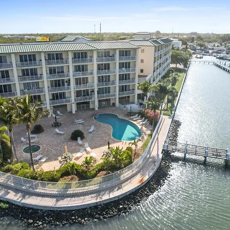 Oceanfront Luxury Condo! Mins To Beach! Rum Bar Next Door!